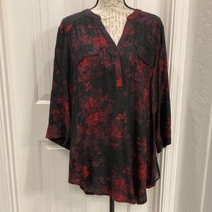 TORRID Floral V-Neck Women's Top - Black and Red - Size 18/20 (Torrid Size 2)
